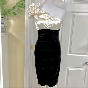 XSCAPE Satin Velvet bow one shoulder formal bodycon dress ivory stretchy size 4
